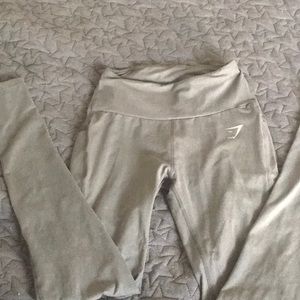Gym shark leggings